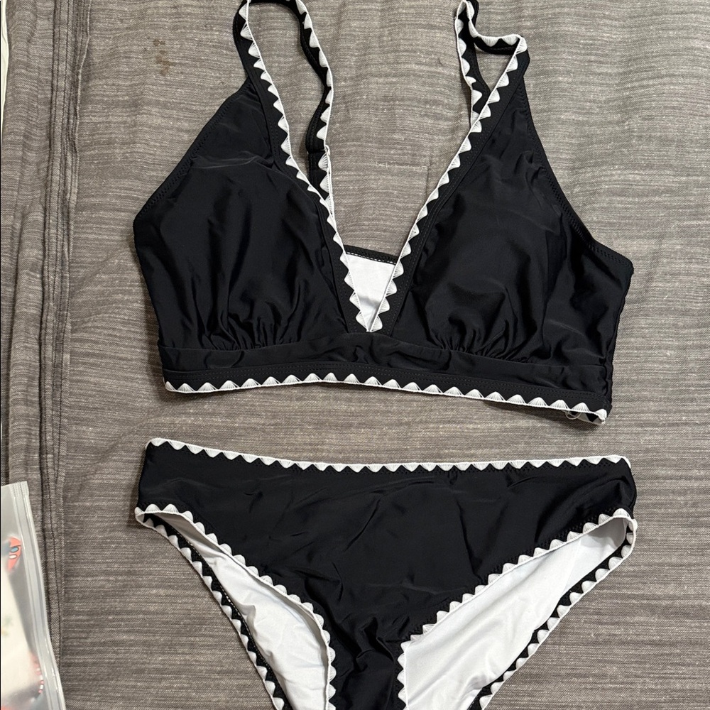 Black and White Women's Bikini Set